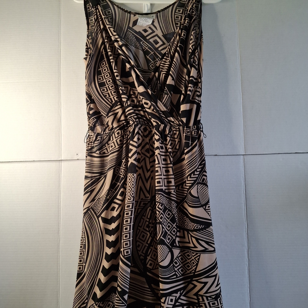 Chic Geometric Black and Tan Mini Dress F11